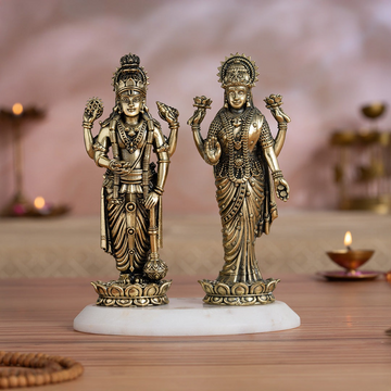 StandingVishnuLakshmi-sadhnaa